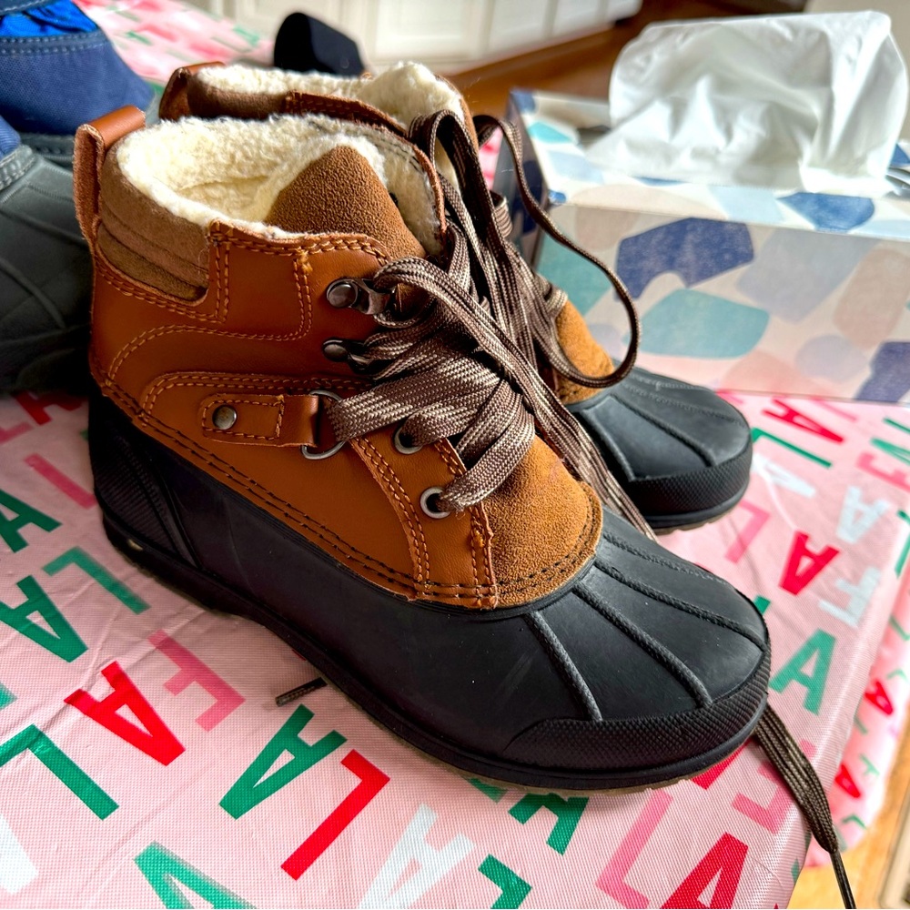 Size 13 cat and jack boots. Worn a few times great condition with fur lining.